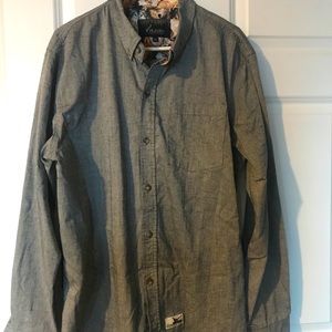 Pladra button down wolf shirt